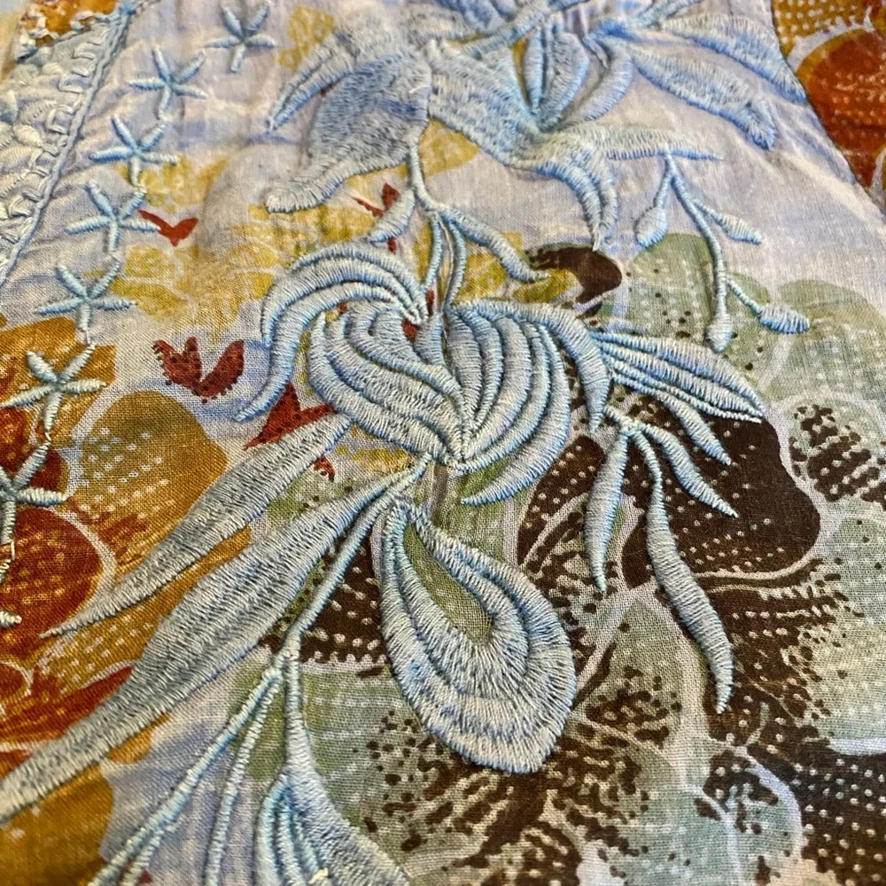 Chic Connection Boho Floral Embroidered V-neck Top
Size Medium - Picture 2 of 10